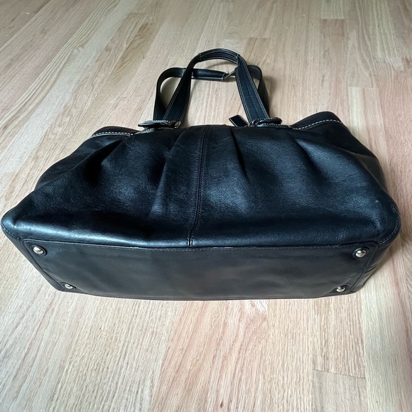 Authentic COACH Soho Large Black Pleated Tote / Shoulder Bag - Picture 3 of 13